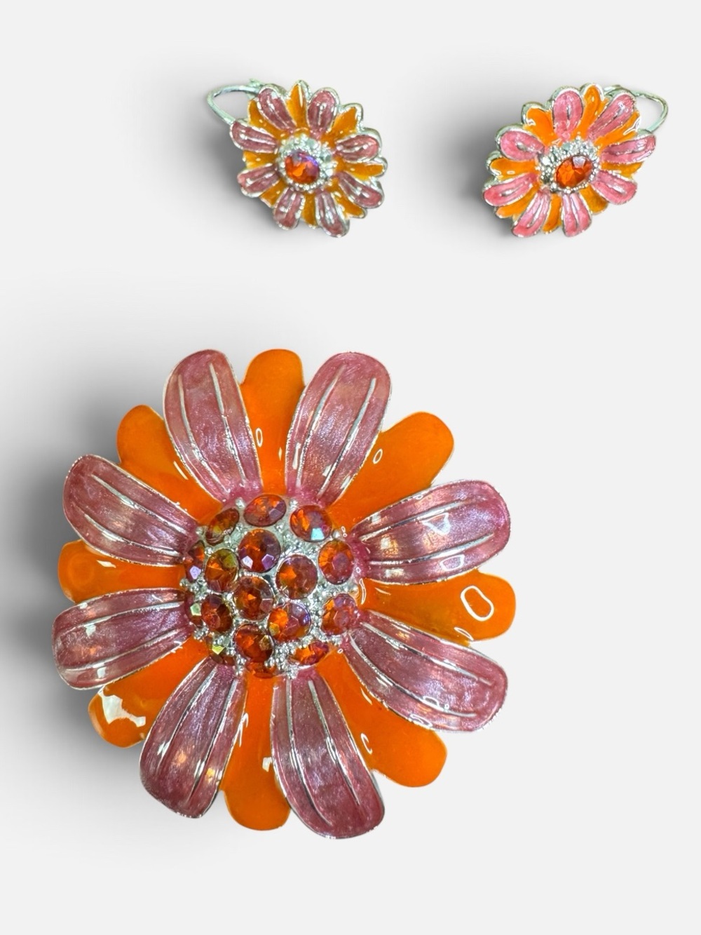 Avon Pink and Orange Floral Daisy Brooch with Matching Earrings 2000’s Y2K Retro